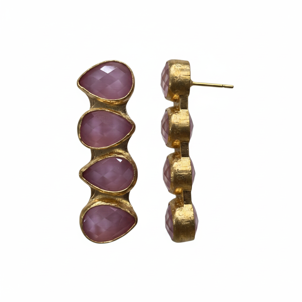 Vista lateral pendientes Sofía cuarzo rosa ear climber
