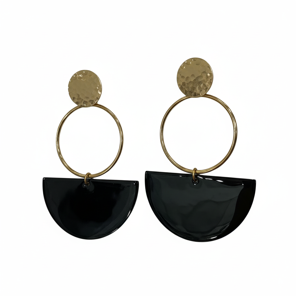 Pendientes Nera con esmalte negro - Vista tres cuartos